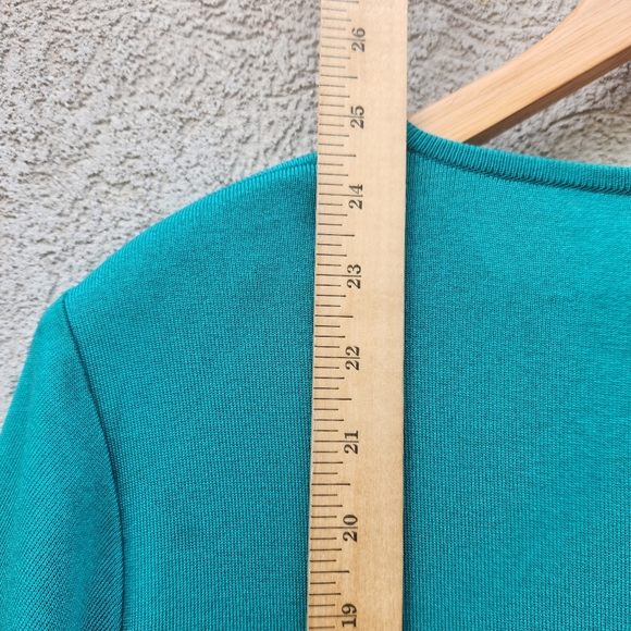 EXCLUSIVELY MISOOK Women's Top Extra Large Teal Classic Minimalist V-Neck Luxury - Picture 9 of 10